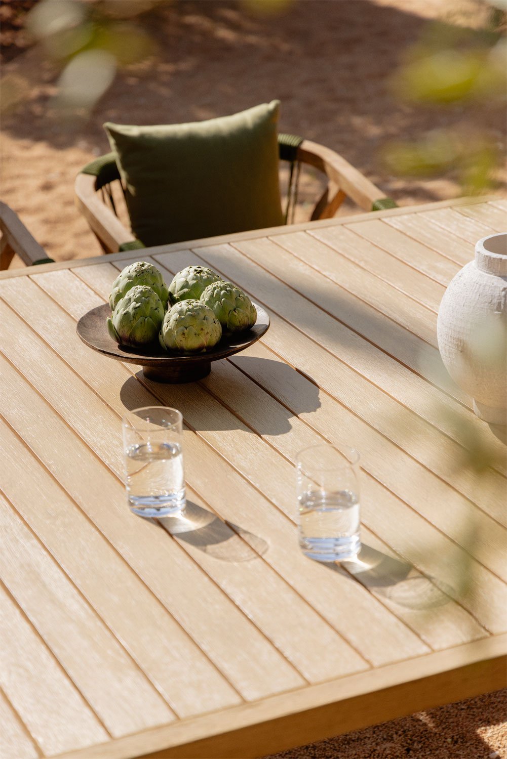 Set tavolo quadrato 150x150 cm e 8 sedie da giardino con braccioli in legno di acacia Dubai