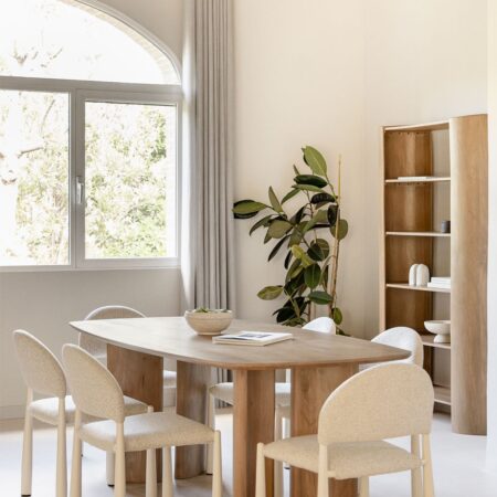 Set tavolo rettangolare 200x100 cm in legno di mango Sidney e 6 sedie da pranzo in bouclé Nagore