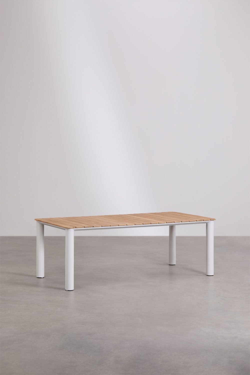 Set tavolo rettangolare 220x100 cm in alluminio e legno di teak Sirka e 6 sedie da giardino con braccioli in legno Saira