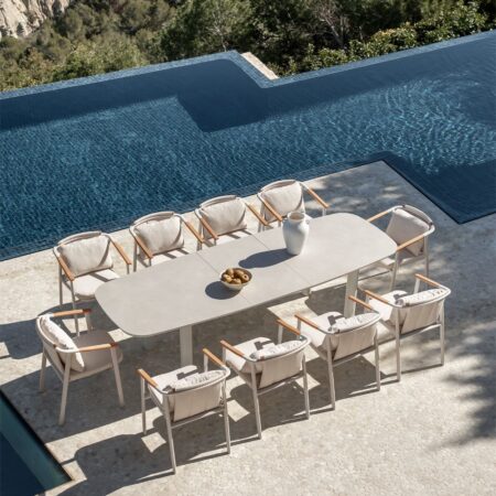 Set tavolo rettangolare allungabile 220-280x100 cm in ceramica Zinti e 10 sedie da giardino in alluminio e tessuto bouclé Yervin