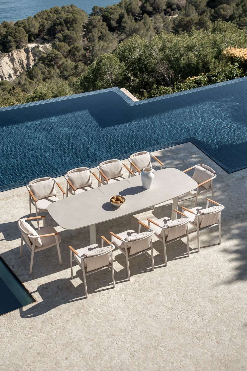 Set tavolo rettangolare allungabile 220-280x100 cm in ceramica Zinti e 10 sedie da giardino in alluminio e tessuto bouclé Yervin