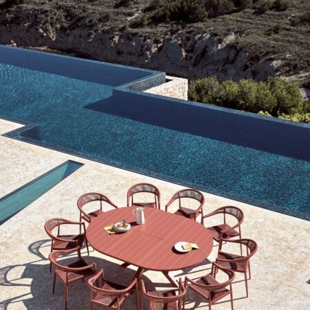 Set tavolo rotondo allungabile 145-200x145 cm Barces e 10 sedie da giardino impilabili con braccioli in alluminio Amatria
