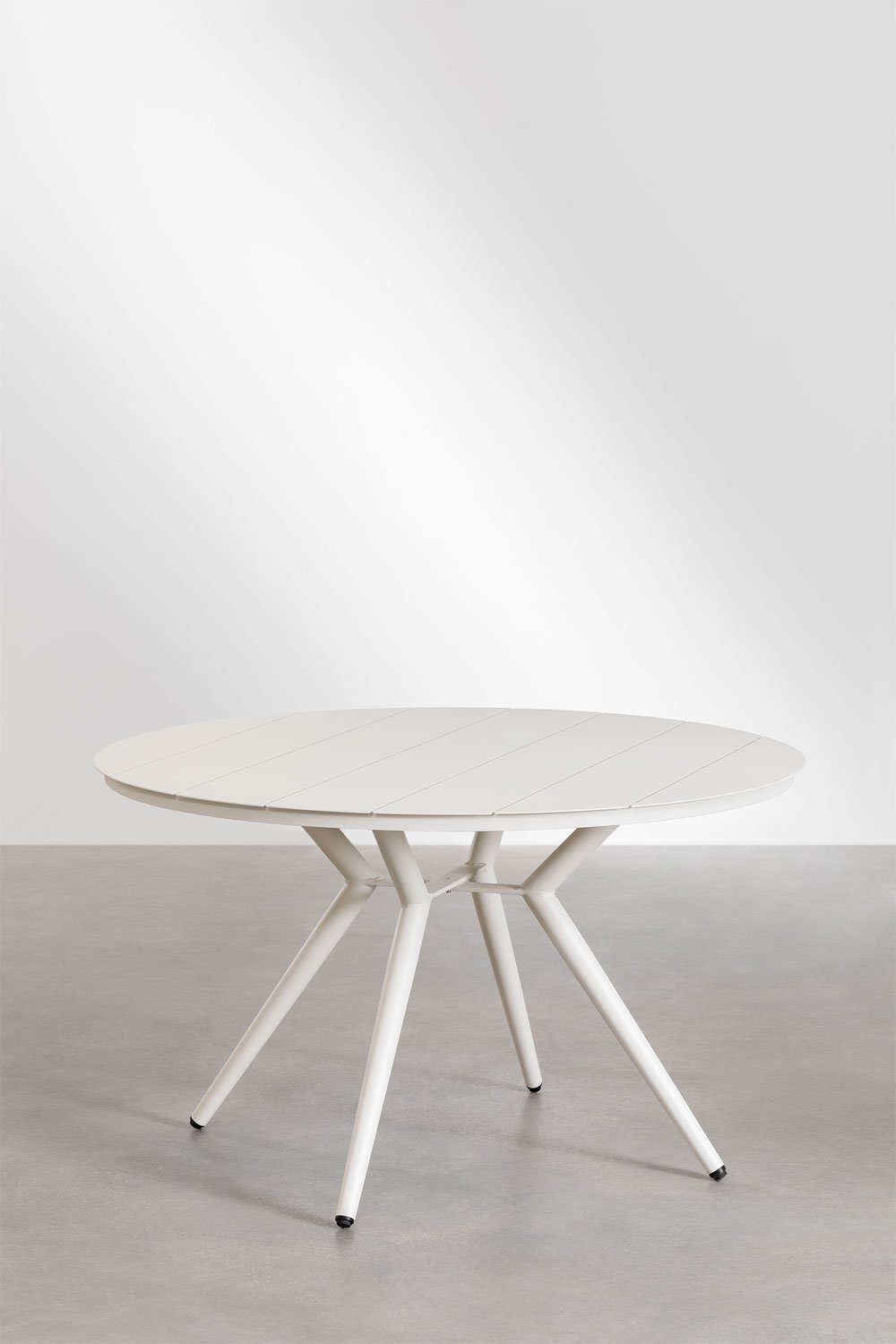 Set tavolo rotondo in alluminio Valerie (Ø125 cm) e 6 sedie da giardino con braccioli in alluminio e rattan sintetico Marsha