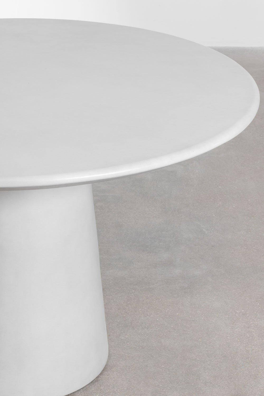 Set tavolo rotondo in cemento (Ø120 cm) Noemi e 6 sedie da pranzo in legno imbottite Amieva