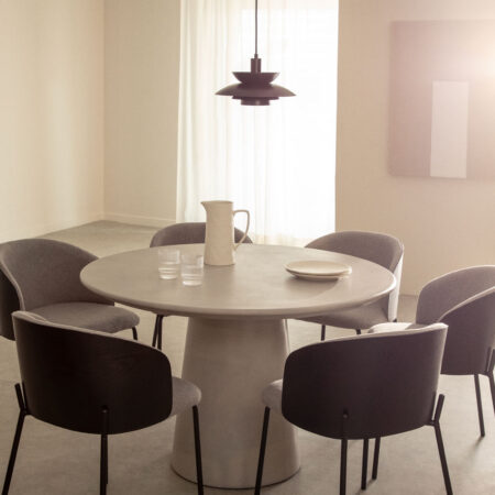 Set tavolo rotondo in cemento (Ø120 cm) Noemi e 6 sedie da pranzo in legno imbottite Amieva