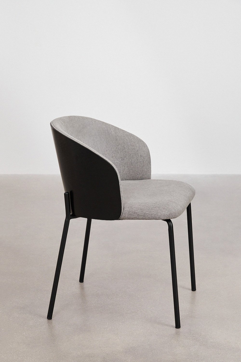 Set tavolo rotondo in cemento (Ø120 cm) Noemi e 6 sedie da pranzo in legno imbottite Amieva