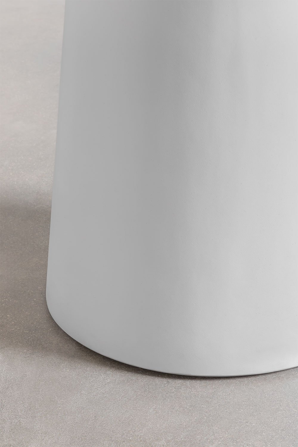 Set tavolo rotondo in cemento (Ø120 cm) Noemi e 4 sedie da pranzo in legno di rovere e corda intrecciata Mara