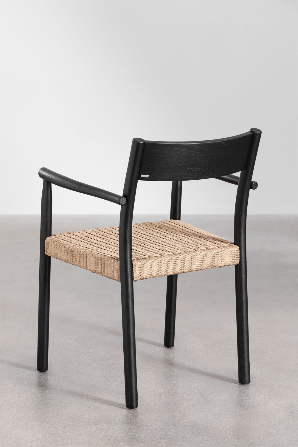 Set tavolo rotondo in cemento (Ø120 cm) Noemi e 4 sedie da pranzo in legno di rovere e corda intrecciata Mara