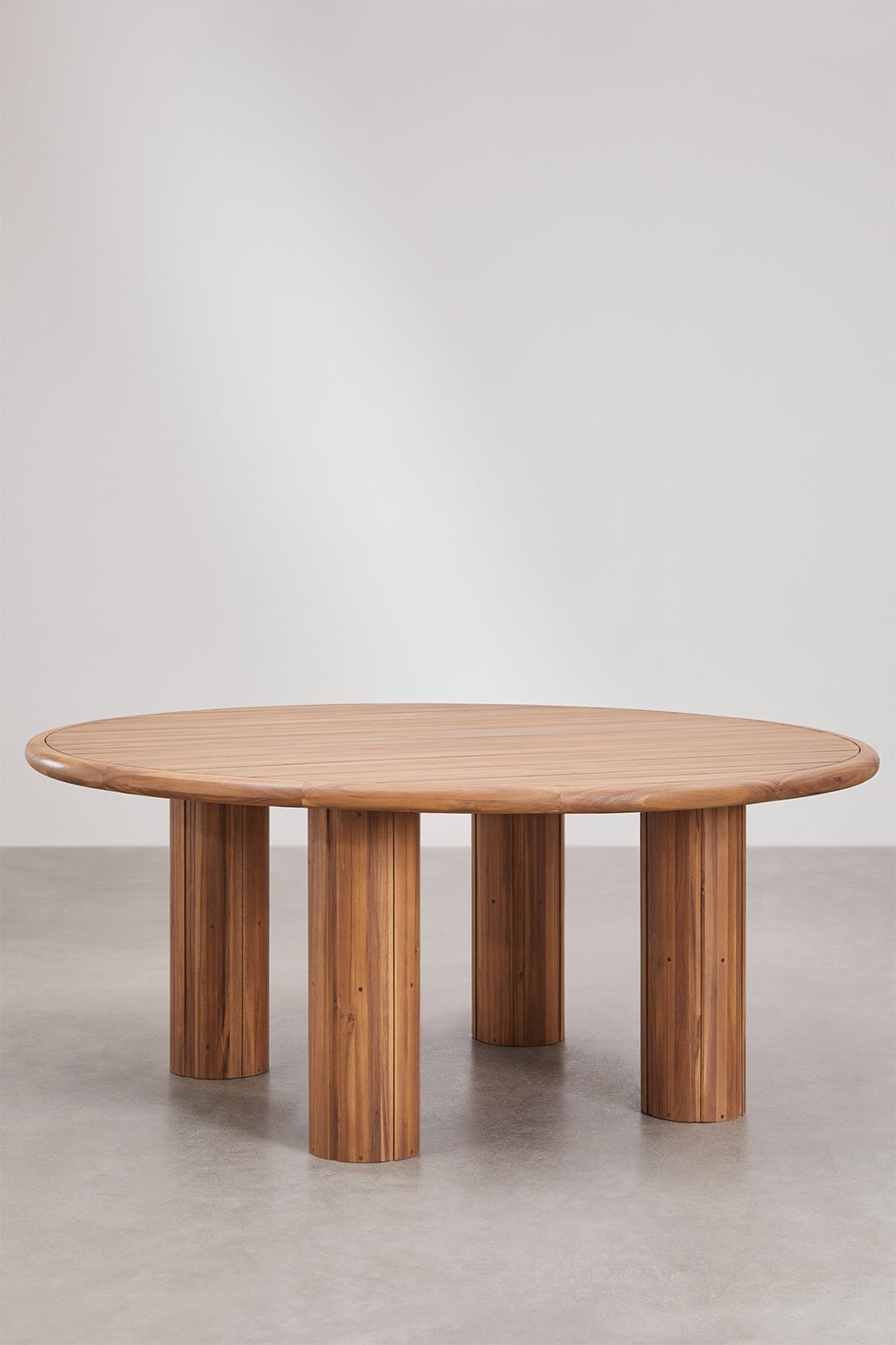 Set tavolo rotondo Ø180 cm in legno di acacia Danara e 10 sedie da giardino in legno di acacia e rattan sintetico Ginara
