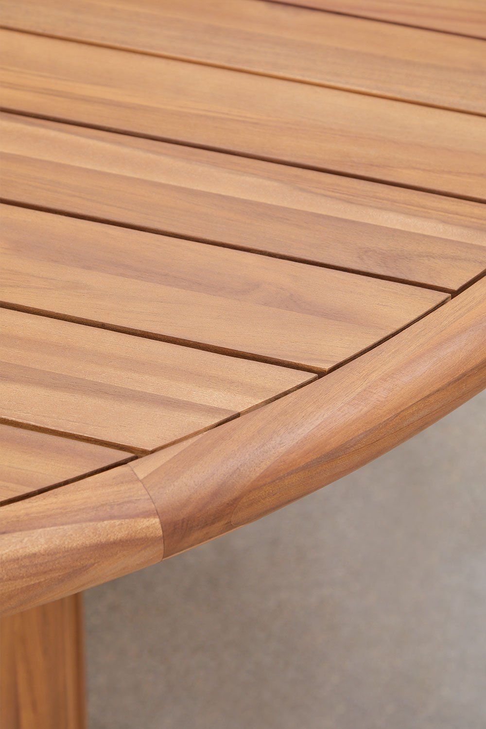 Set tavolo rotondo Ø180 cm in legno di acacia Danara e 10 sedie da giardino in legno di acacia e rattan sintetico Ginara