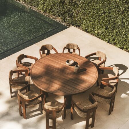 Set tavolo rotondo Ø180 cm in legno di acacia Danara e 10 sedie da giardino in legno di acacia e rattan sintetico Ginara