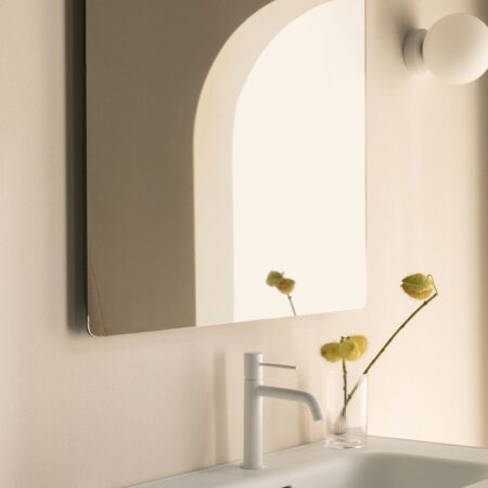 Specchio da bagno rettangolare con luce led e antiappannamento (80x70 cm) Gualar