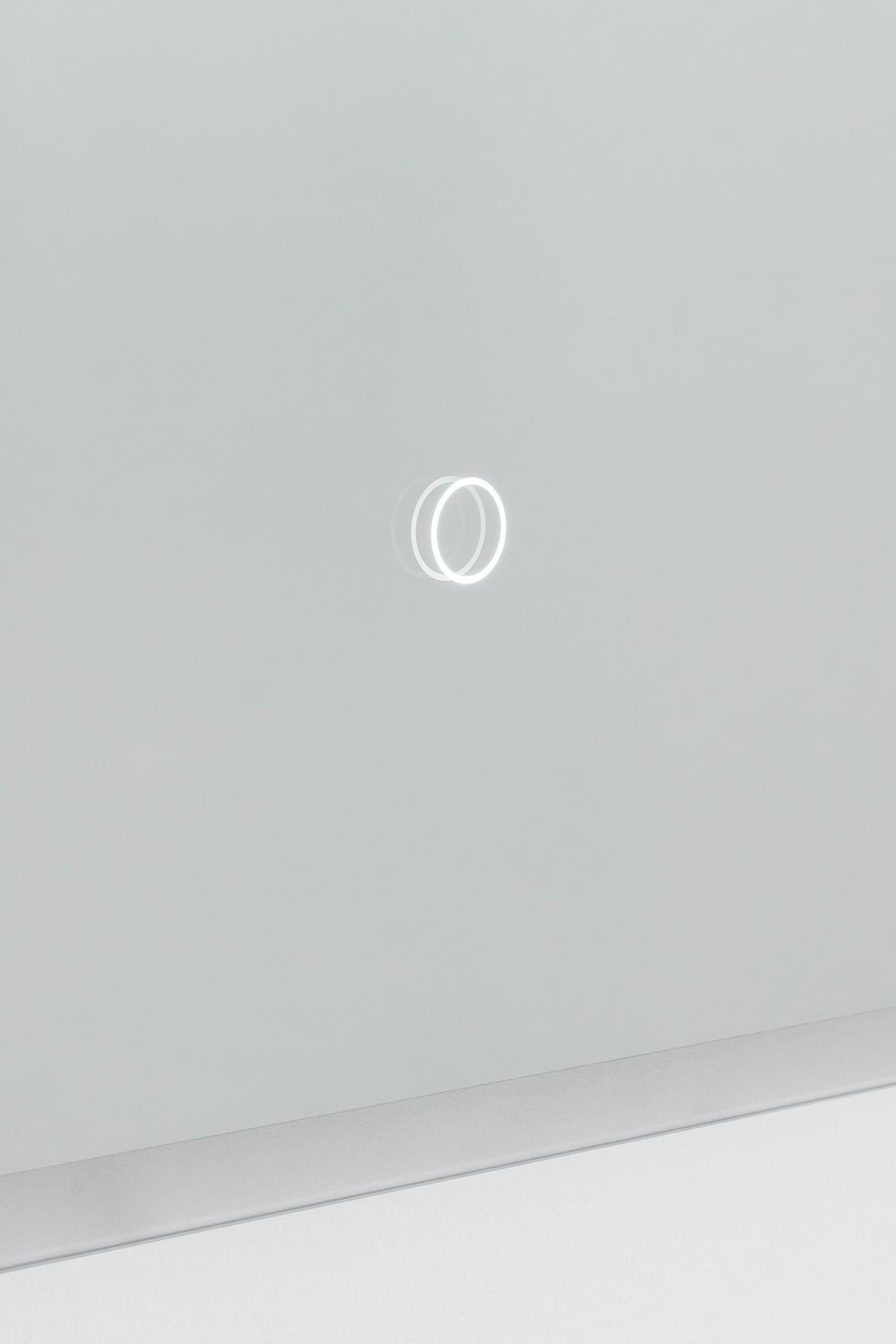 Specchio da bagno rettangolare con luce LED e antiappannamento Tamsin