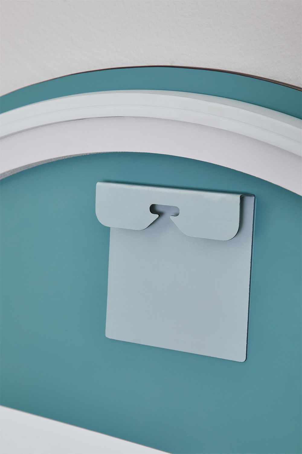 Specchio da parete rotondo da bagno con luce LED e antiappannamento (Ø70 cm) Solyn