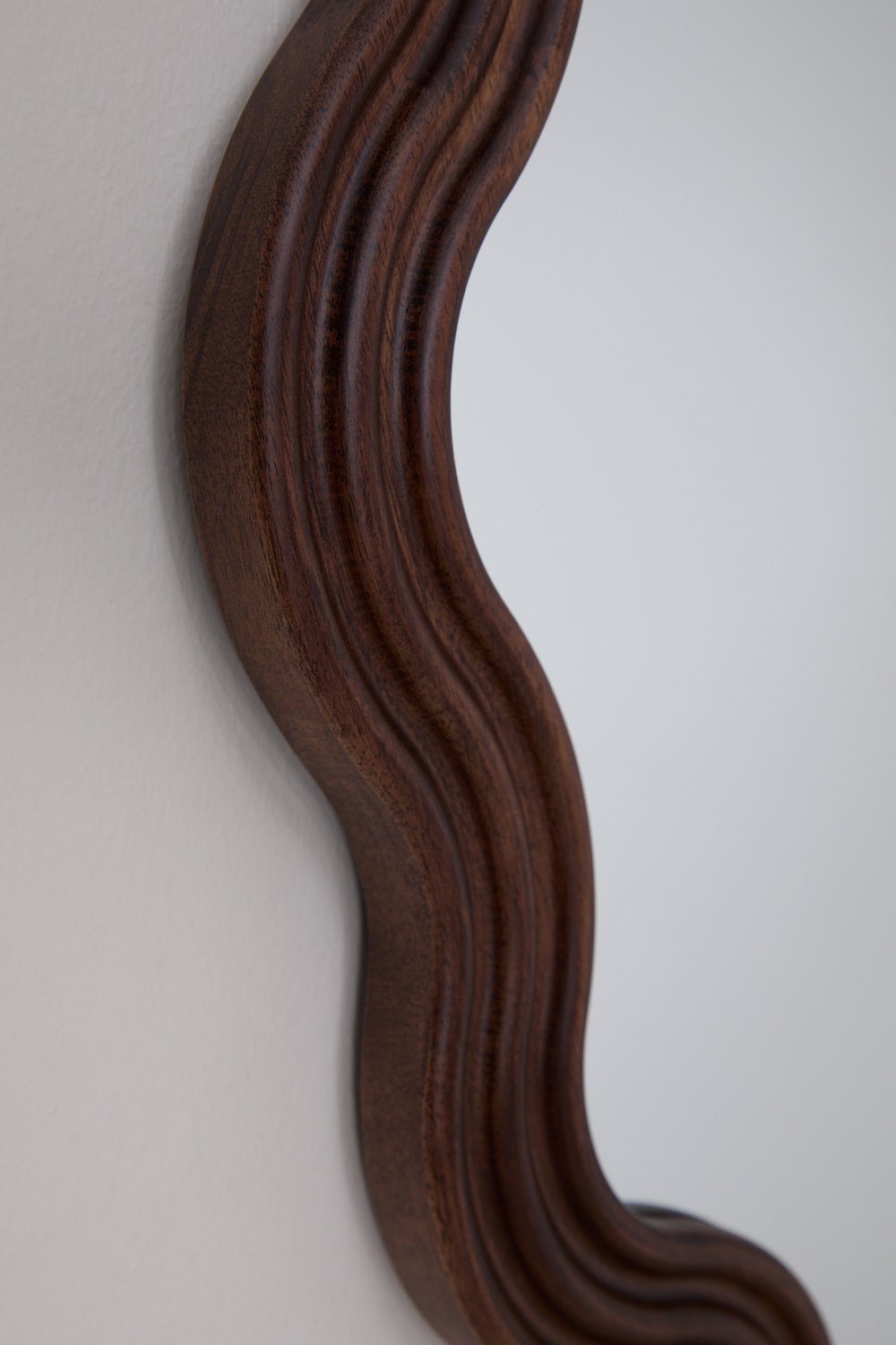 Specchio da parete rotondo in legno di rovere (Ø80 cm) Luesia