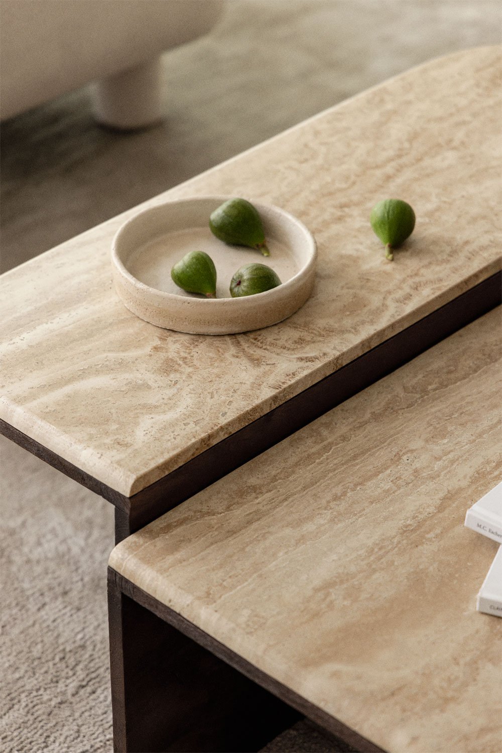 Tavolino da caffè 90x90 cm in pietra naturale e legno di mango Clotsh
