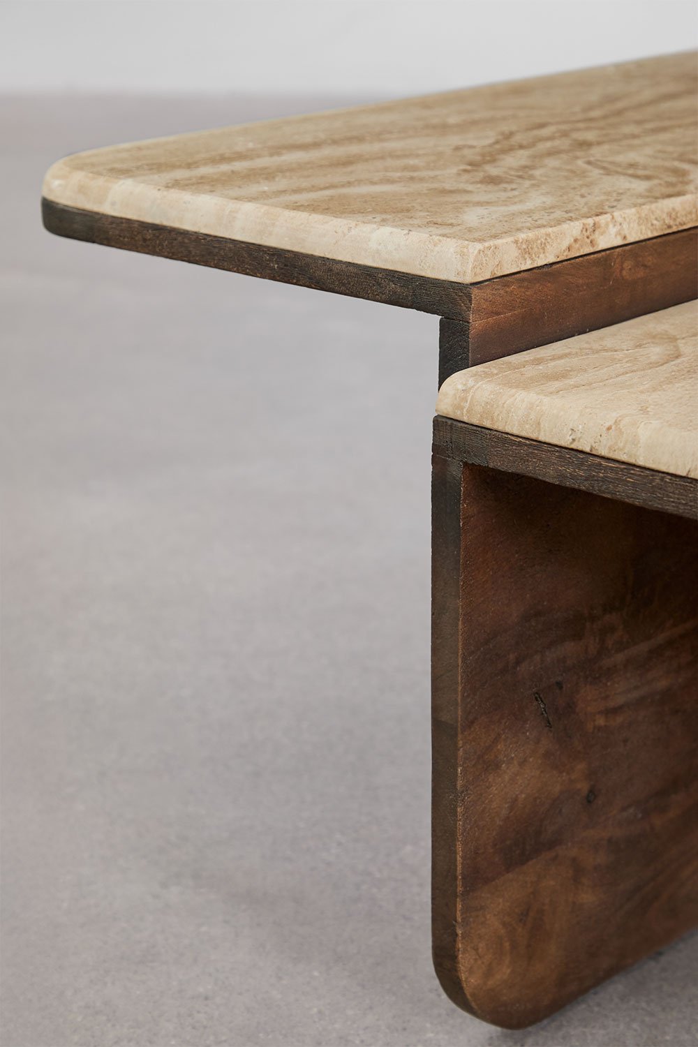 Tavolino da caffè 90x90 cm in pietra naturale e legno di mango Clotsh