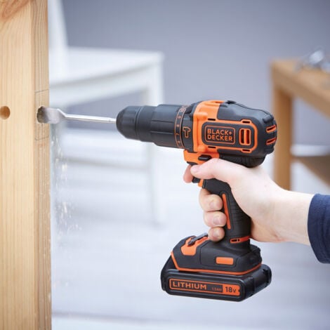 Trapano a percussione a batteria - 18 V - 1,5 Ah - 2 velocità - 104 accessori - Fornito in cassetta portautensili (BDCHD18S1KA-QW)