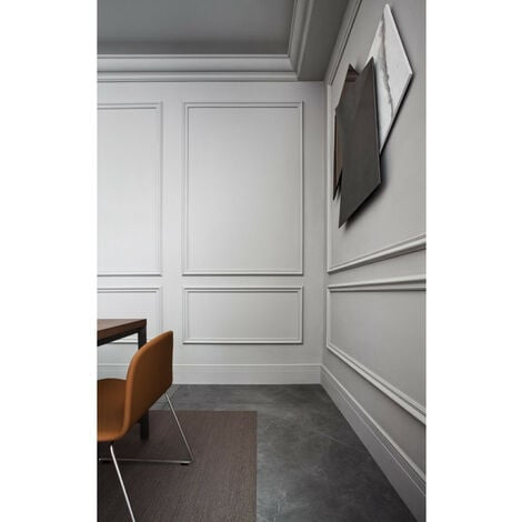 Grande cornice ispirata alla forma dell'uovo C901